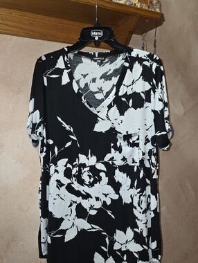 Heimish USA Black & White Floral V-Neck Women's Top